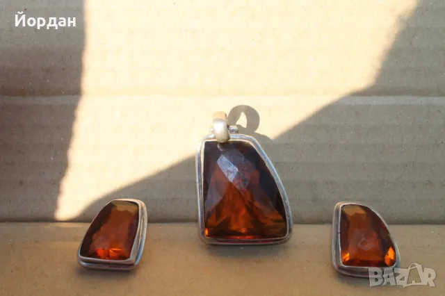 Дамски комплект висулка и обеци 