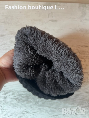 Черна дамска плетена зимна шапка с дебел плюш отвътре и снежинка отпред с надпис спорт 🖤🖤🖤, снимка 3 - Шапки - 52186467