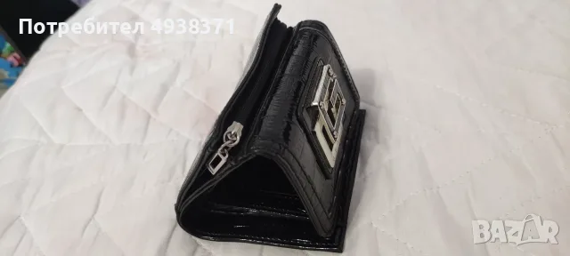 Портмоне GUESS.