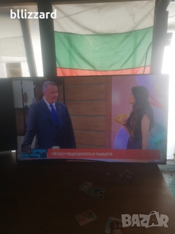 SAMSUNG UE50TU8072U лек дефект 