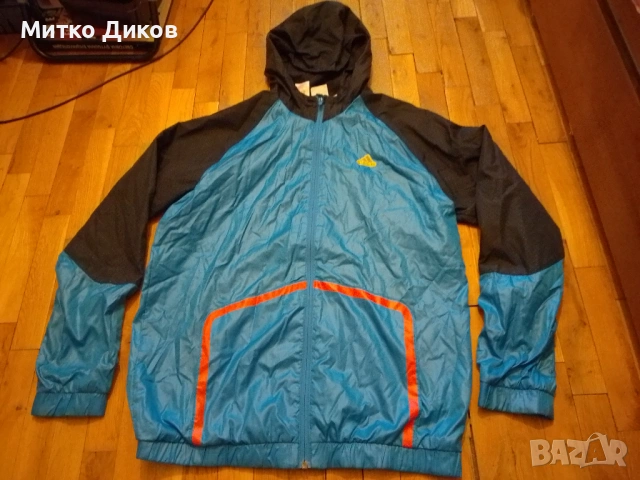 Адидас марково горно с качулка реален размер М отлично, снимка 2 - Спортни дрехи, екипи - 54137494