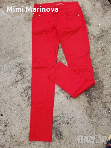 Червен дънков панталон