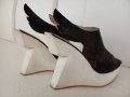 Черни платформи набук с уникален дизайн на бялата подметка. Размер 36., снимка 2