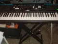 Синтезатор Yamaha EZ-220 със стойка, снимка 1