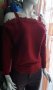 КРАСИВА червена блуза фино плетиво с отворени рамене и дантела с камъчета по тях