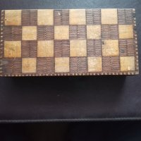 шах в дървена кутия и магнитни фигури за шах. , снимка 1 - Антикварни и старинни предмети - 44444369