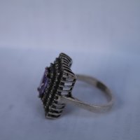 Сребърен дамски пръстен с аметист, снимка 4 - Други ценни предмети - 44278634