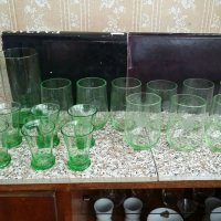 Чаши от зелено стъкло , снимка 1 - Антикварни и старинни предмети - 38184618
