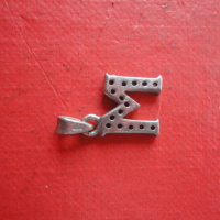 Сребърна висулка медальон с камъни 925  буква М, снимка 2 - Колиета, медальони, синджири - 44620367