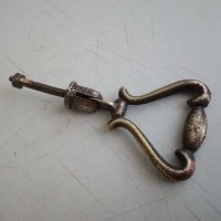 Стара бронзова дръжка за мебели , снимка 2 - Антикварни и старинни предмети - 42768743