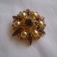 Винтидж брошка с чешки кристал цвят карамел, снимка 1 - Антикварни и старинни предмети - 36940943