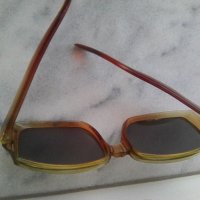Стари тъмни противослънчеви очила, снимка 2 - Слънчеви и диоптрични очила - 30673371