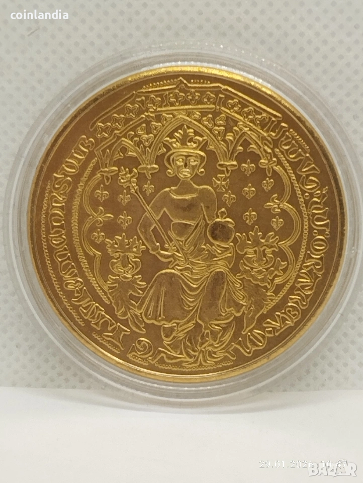 позлатена Испанска монета репродукция , снимка 1