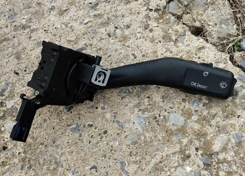 лостче на волана за чистачки- 1K0953519C - VW Golf 5, снимка 1