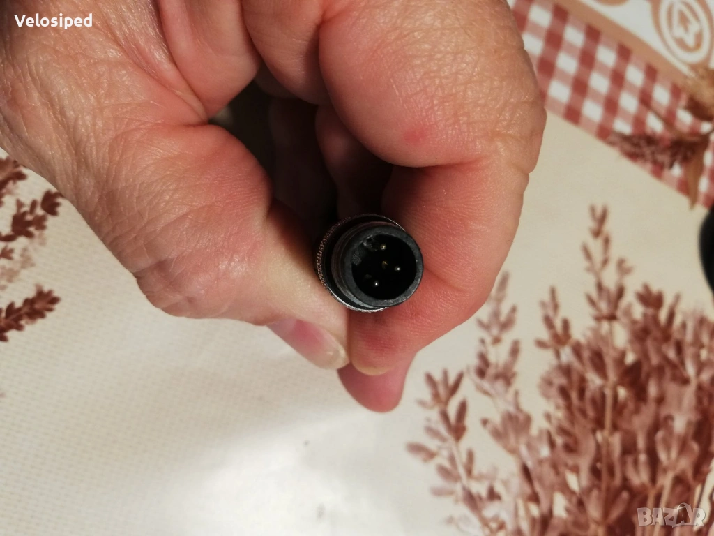 Зарядно 36V - 42V   2A   3 пина, снимка 1