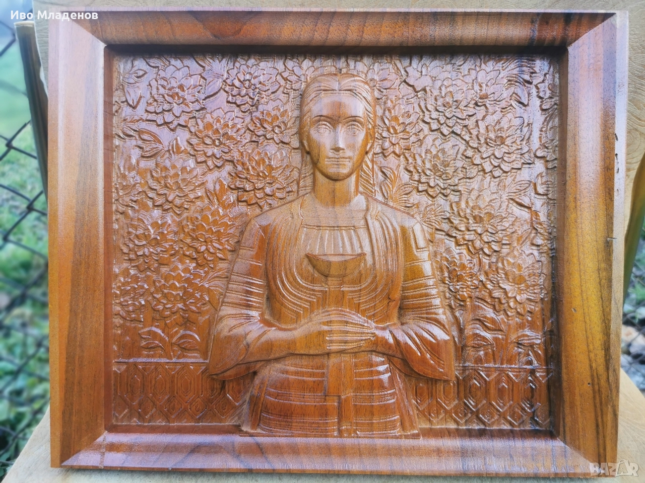 Момиче с гергини в рамка, снимка 1