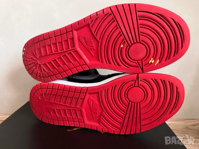 ОРИГИНАЛНИ Nike Air Jordan 1 mid в размер EUR42, снимка 4 - Маратонки - 52544201