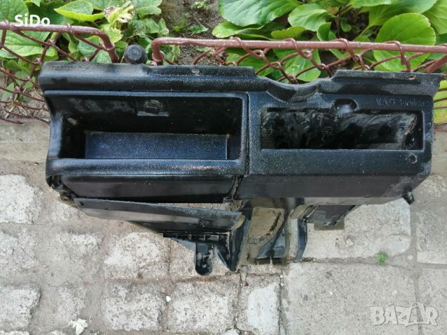 Оригинално барче под таблото без капаче на бушониерата от шофьорската страна за Голф 2! , снимка 2 - Части - 37767032