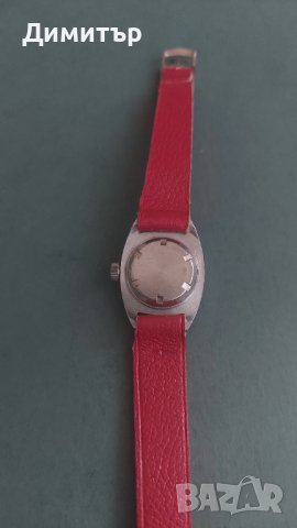 Дамски часовник Чайка, снимка 2 - Дамски - 39151050