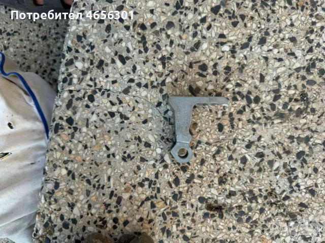 Предна основа на горна панта на Ауди Audi A8 D4 H4 само за 20лв. 4h0831401