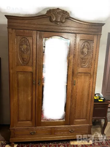 Старинен дъбов гардероб 