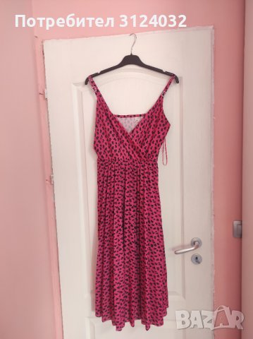 Продавам елегантна рокля с V образно деколте , снимка 1