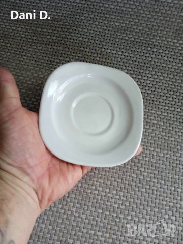 малки порцеланови чинийки, снимка 3 - Чинии - 42335785