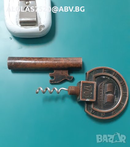 Руски ключ сувенир- тирбошон, снимка 1 - Антикварни и старинни предмети - 36588132