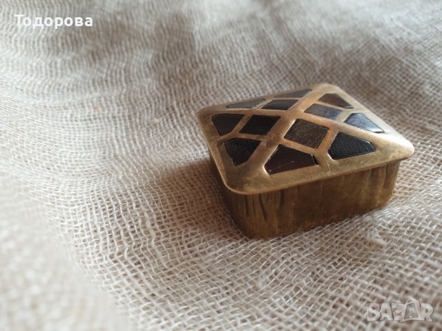 Малка месингова кутийка с апликарани плочки от рогова кост, снимка 7 - Антикварни и старинни предмети - 39382377