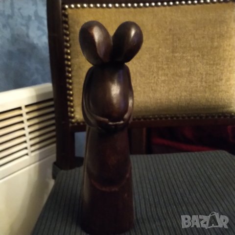 Дървена ръчно изработена статуетка 
