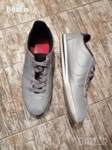 Дамски маратонки Nike cortez, снимка 4 - Маратонки - 31799257