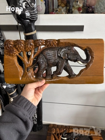 Пано със слонче от тиково дърво