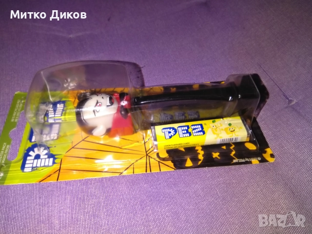 Нов PEZ Dispenser - Dracula Halloween Glow in the Dark Single Dispenser by PEZ бонбони Пез, снимка 2 - Други - 52788952