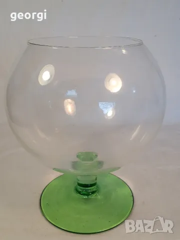 голяма стъклена ваза във формата на чаша духано зелено стъкло 21/4