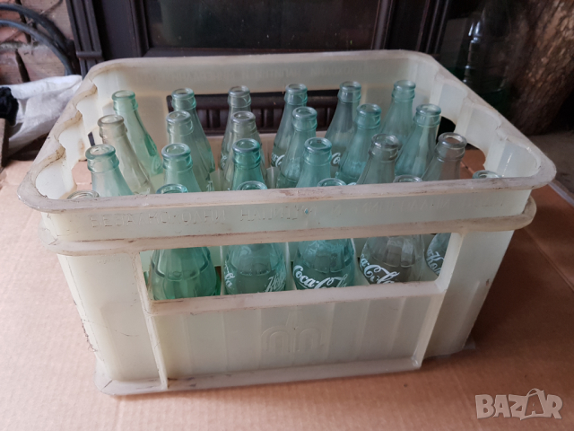 Стари шишета от кока кола с касетка, снимка 1