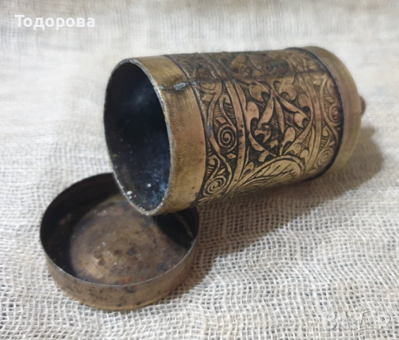 Старинна малка месингова мелничка за подправки, снимка 2 - Антикварни и старинни предмети - 53963015