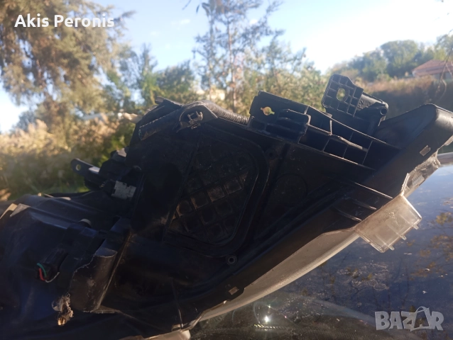 Toyota Auris 2010- Facelift Ляв Фар оригинален , снимка 6 - Части - 52224958