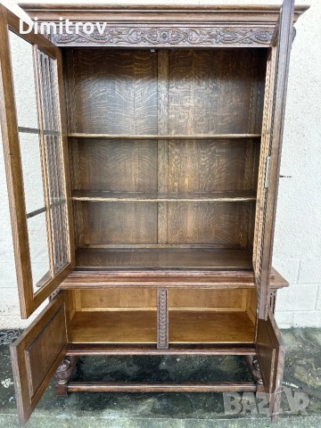 Масивна ретро витрина с дърворезба и стъклени врати, снимка 5 - Секции и витрини - 53958282