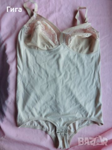 бежово боди на Triumph 