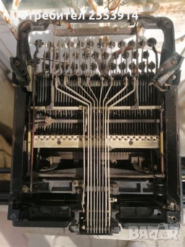 Пишеща машина Olivetti , снимка 2 - Антикварни и старинни предмети - 32141475