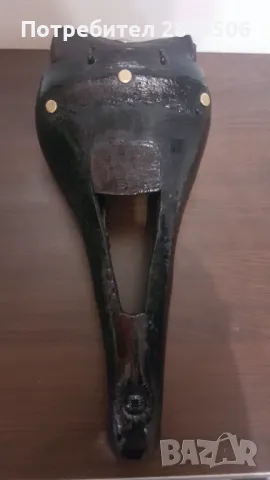 Продавам седалка-ръчна изработка със чантичка,2те от биволска кожа,с канал за простатата жлеза.