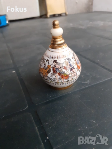 Старо уникално шишенце за парфюм - порцелан