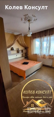 Триетажна къща с търговски помещения град Харманли, снимка 18 - Къщи - 53905651