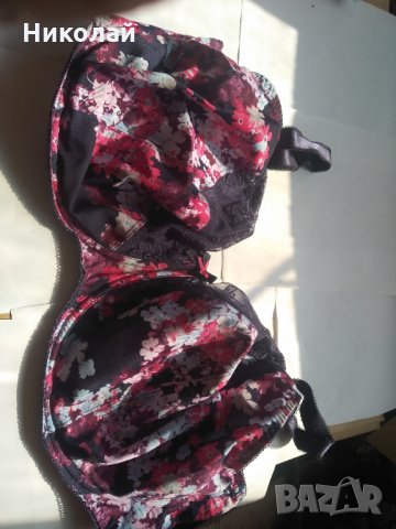 Огромен сутиен размер 90К