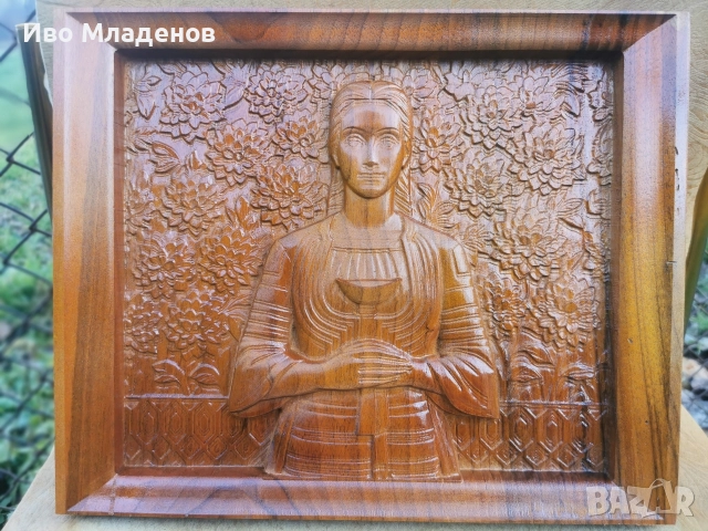 Момиче с гергини в рамка