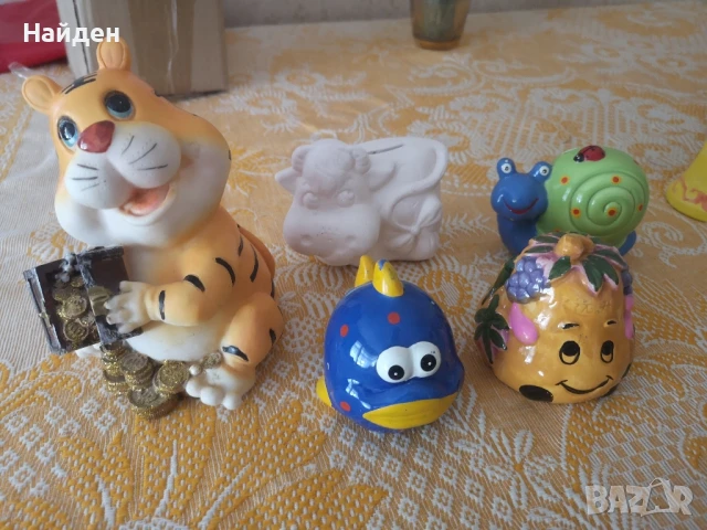 Керамични фигурки и касички, снимка 10 - Фигурки - 51336053