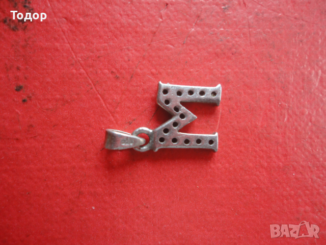 Сребърна висулка медальон с камъни 925  буква М, снимка 2 - Колиета, медальони, синджири - 44620367