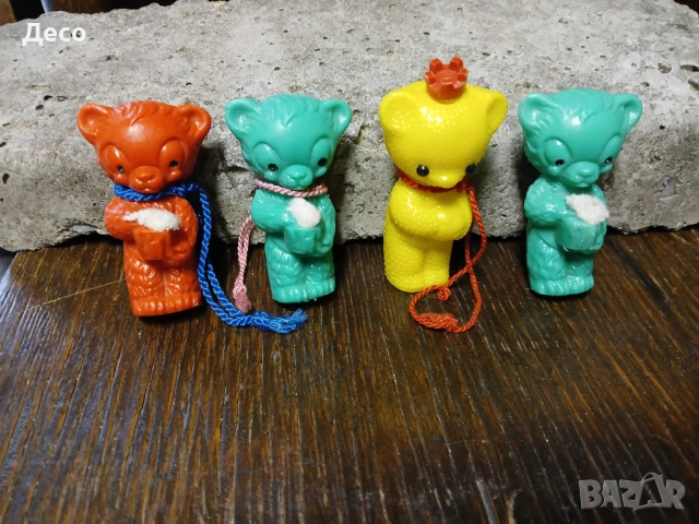 Стари пластмасови мечета ГДР.