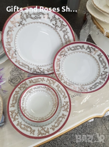 Красив порцеланов сервиз за хранене с червен кант - 24 части, снимка 2 - Сервизи - 54113329