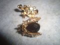 ДВЕ ФИГУРАЛНИ ПОЗЛАТЕНИ АРТ БРОШКИ с БЛЕСТЯЩИ ФАСЕТ - КРИСТАЛИ 29050, снимка 6